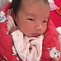 才出生19天就被传染感冒，担心死你老娘我了，一晚上不敢睡觉，就怕高烧。