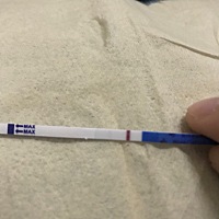 大姨妈推迟第二天测出来淡淡的第二条杠，各位小仙女帮我看看是不是怀孕了，还是我看错了