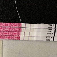 例假最后一天就开始测排卵试纸就这个颜色了，今天中午就更深了，各位姐妹们帮我看一下，怎么搞不懂了