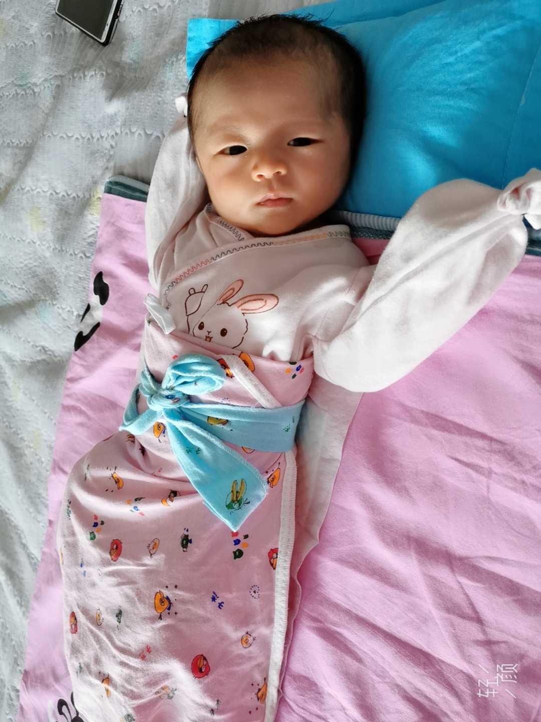默默的看着妈妈
