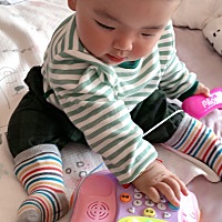 今天去农家乐，婆婆给宝宝喂鸡汤，宝宝八个月，婆婆就把食物嚼碎了喂给宝宝，我无意间看见，马上过去说...