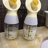 就夜里涨奶一个晚上不喂 从一开始夜里自己要被惊醒 到现在让家人带 也就是孩子她爸带 喂奶粉过夜   到现...