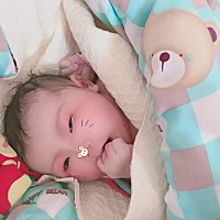 顺转剖，8斤3俩，佩奇一枚，从晚上三点开始阵痛开三指上无痛，就睡着了，早上九点开五指以后就不开了，...