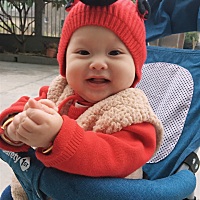 小妖怪已经9个月了，不要再因为我穿的比较可爱就叫我小妹妹，我是男孩子！😬😬😬