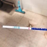 姨妈没来超过八天了，以为怀了测试了一下，这显示没怀吧！