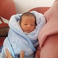38 1剖腹产女宝一枚，胎膜早破，宫颈口未开，从破水到宝宝出生只有三个小时左右，因为羊水流失的太快，...