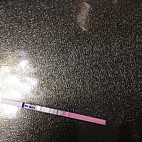 末次月经11.30.排卵期已过，12.5号用排卵试纸又测出来两道杠，几分钟后用早孕试纸测出来一深一浅，想问...