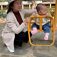 好努力好努力的才从相册里找到两张哺乳期胖的像中年大妈的照片，实在不想看到这样的自己，所以几乎不照...