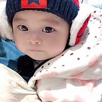 纯母乳喂养了六个月，然后加了米糊和蒸蛋，之前都会吃。 因为年后我就要上班了，想让宝宝接受奶瓶，也不...