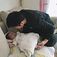平日上班里不带娃 到家时孩子已进入熟睡💤 于是各种亲呀抱呀夸呀 一副父慈子乖的和谐画面 就连我偶尔...