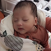 二胎弟弟跟大家见面哈！做为一个二胎妈妈 跟大家分享一下心得： 严重得睡眠不足，忙完一个接一个，俗话 ...