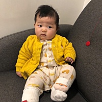 继续更新生活碎片🧩 天气有点凉 给曈曈加了一件小开衫 第一次喝橙汁🍊酸酸的哈哈哈 这个过滤花洒�...