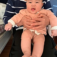 小宝贝笑里有故事哦🤣，想问问各位妈妈你家的宝宝4月的时候都有多高？