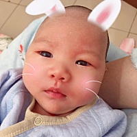 爷爷奶奶姥姥姥爷爸爸妈妈还有哥哥，一起庆祝二宝满月了！