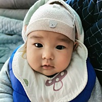 一晃，你陪伴妈妈四个月了。你似有似无的爸爸，不要也罢。妈妈会陪你一天天长大，