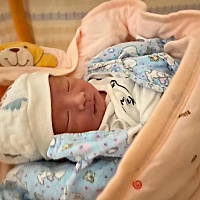 小家伙35周早产了，心疼，都是妈妈指标问题影响害得要提前两个月出来。还好没什么问题健健康康的