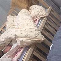 做月子好无聊呀，想洗个头，正在跟老公说让他帮我洗，婆婆进来听到了，不让洗说洗不得以后会落下月子病...