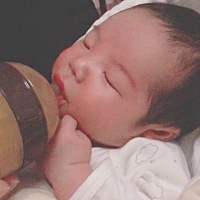 越长越白了，小宝宝又胖了一圈。