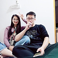 像粑粑？像麻麻？小乔治一枚，一头乌黑浓密的秀发哈哈哈