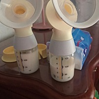 差这么多 已经让奶小的多吸了 但是还是那么大的差别 没一点好转 郁闷