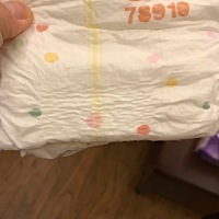 天猫超市买的尤妮佳为啥有这个褶皱？假货还是残次品还是正常？拆开两包，每一片都这样