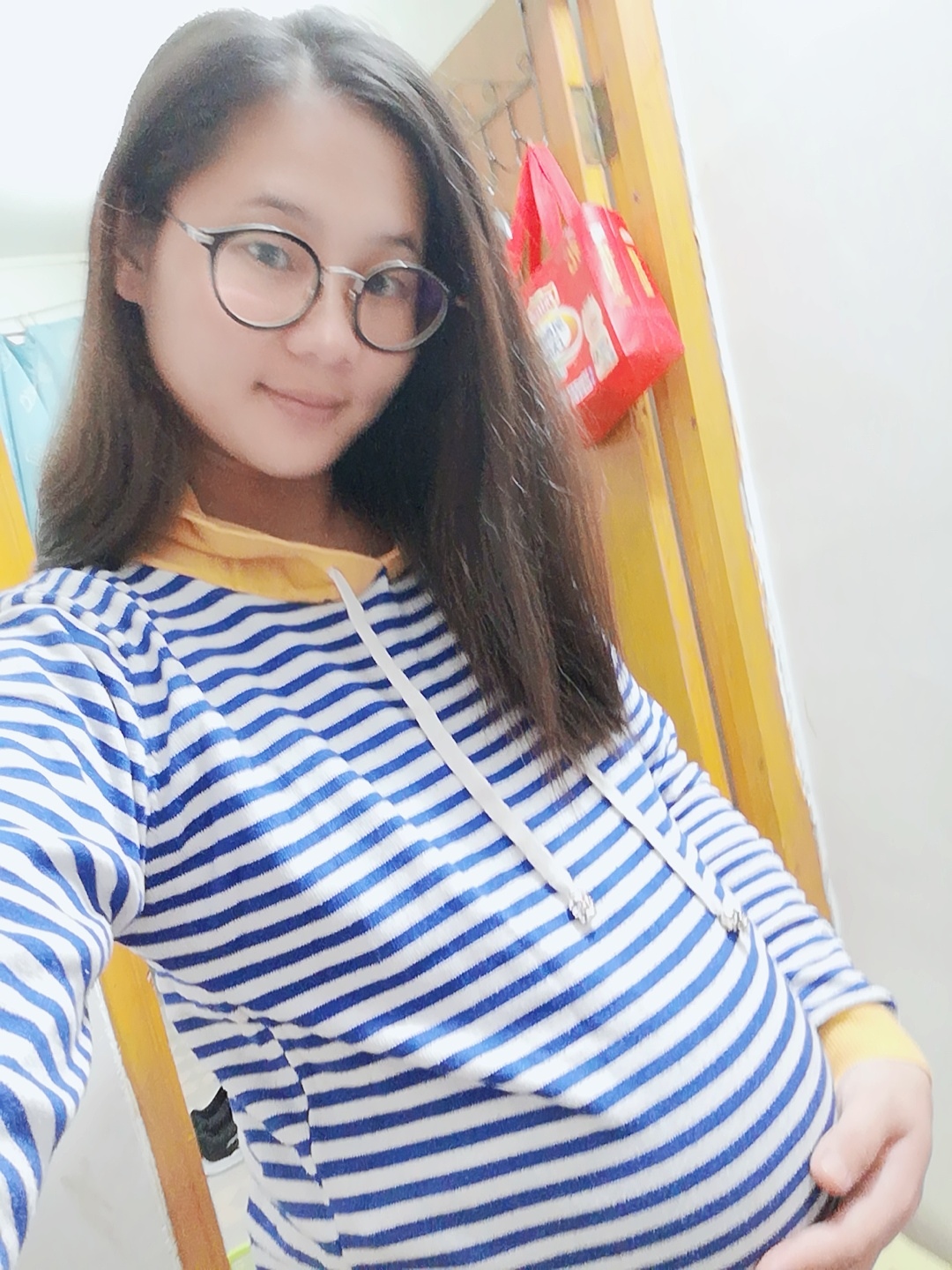 卸货前，少有的孕照之一