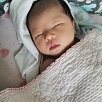 刨妇产第四天，母乳严重不够。掺着牛奶一起喂孩子。孩子吃后拉肚子。大家我该怎么办？