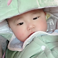 肚子已有2宝2个多月不得不给娃断奶，这狠下心一断奶孩子每天晚上发高烧，不知道是这两天太冷她奶奶带他...