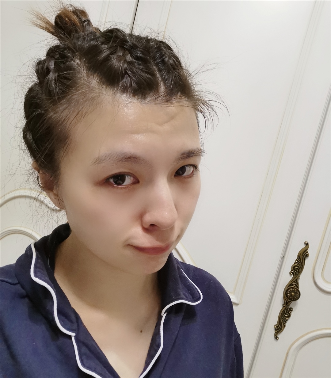 月子里头发已经油的不行，哈哈