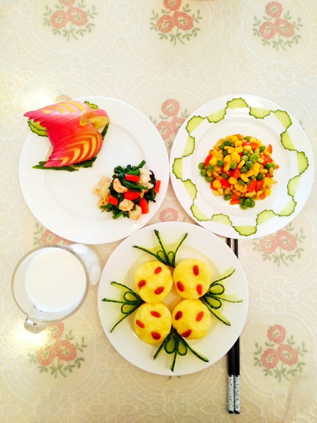 月嫂花式各种做月子餐，很营养可口