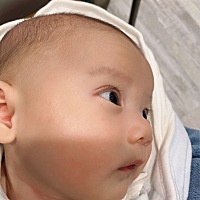 真的吃饱就睡，睡醒就拉，拉了就吃，吃了又睡，哈哈哈哈哈。。。一整夜不影响妈妈休息，真是个来报恩的...