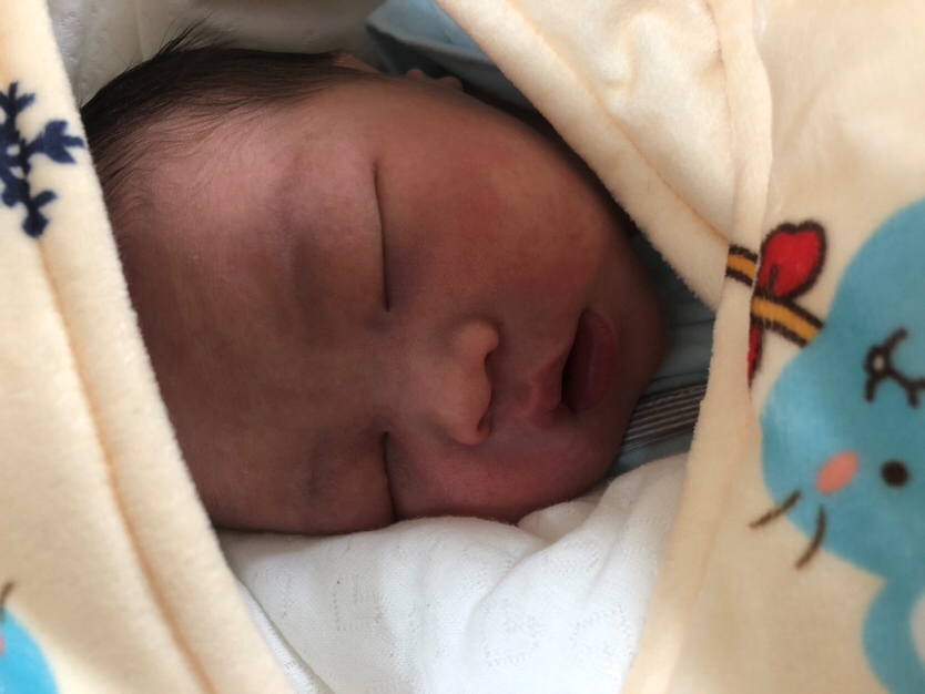 手一出来就甘长指甲
