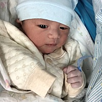 19号晚21点13分顺产生子，6斤8。