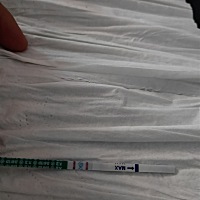 明天的月经期，前两天测不太明显，今天又测了还是两条杠，大卫试纸很明显了。大家快来接好孕吧！
