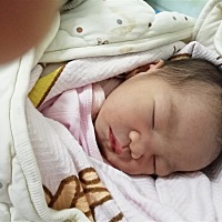 15号的时候肚子有点闷闷，有见红，问医生，医生说宫缩间隔时间比较短的时候来住院就行了，于是，依旧逛...
