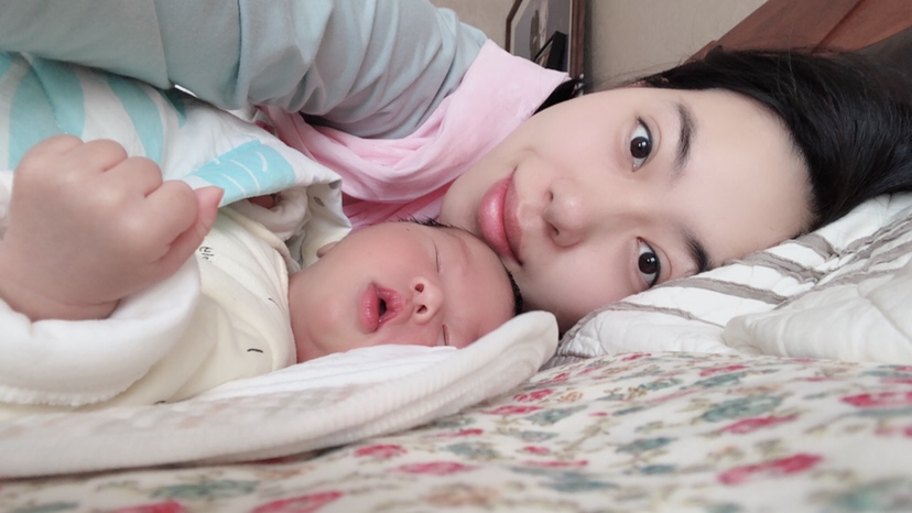 感谢你选择做我的儿子、也感恩你在月子里面吃了就睡、不哭也不闹、外婆说、有小宝跟没有一样安静、这样的孩子是来还债的、希望你健健康康快快乐乐的长大、爸爸妈妈都爱你哦😘