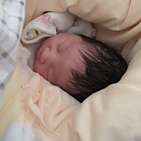 18号凌晨三四点开始出现宫缩 十一点去医院检查宫口没开但开始松了 晚上九点住院 十点开2指 一点多左右开...