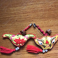 作为一个双胎妈妈，已经坚持六个月母乳喂养，应该是增加母乳喂养的时间，但是一个晚上起来三次吸奶，两...
