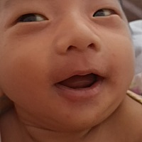 宝宝经常吃完母乳后还到处找吃的，刚喂完还在找，不给就哭，是不是吃不饱呢，感觉大便也正常啊，一天换7...