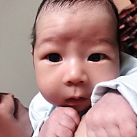 12月31顺产7.8斤大皮袄... 侧切，无撕裂，宝贝已经25天啦！ 今天月嫂阿姨走了，就剩我俩四目相对勒...