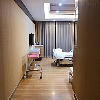 预产期1月28号，1月19号中午11点见红晚上6点去医院住院，20号早上开始痛开了一指，晚上11-12点痛，21号...