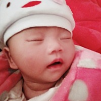 宝宝两三天才拉屎 是不是不正常呢 老一代人说吃奶没什么屎的 有时候给一点点益生菌喝 有没有类似的宝宝...