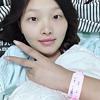 1:孕期一早就测出来了 2:产检形状像茄子 3:见红，卧床打了半个月的孕酮针 4:不显怀，怀孕7个月别人还说...