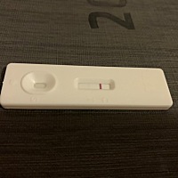 上次月经1.28，刚刚测了一下，颜色特别特别浅