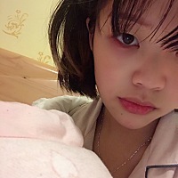 天天一家拿着手机刷抖音，也就我家公好些会帮忙抱，知道一个人带孩子不容易，还是月子里.