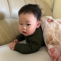 终于出小牙齿了，一个2mm，一个1mm，这段时间的你特别烦燥，喜欢咬东西，总把衣服往嘴里送，咬，一天三...