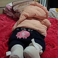 宝宝都七个多月了，竟然还有种婆婆抢宝宝的心理。只要婆婆抱宝宝，心里还是不舒服，无解🤥