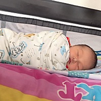 孩子睡觉总是一惊一惊的，有没有同款宝宝，应该怎么办啊，很担心
