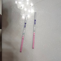 不记得姨妈日，也不记得排卵期了，昨天和前天分别流了一点点血，只是上厕所擦的时候有一点，然后就没有...