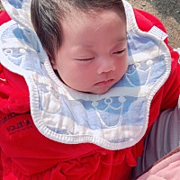 每天下午晒太阳，到家发现娃娃黑了一圈😂